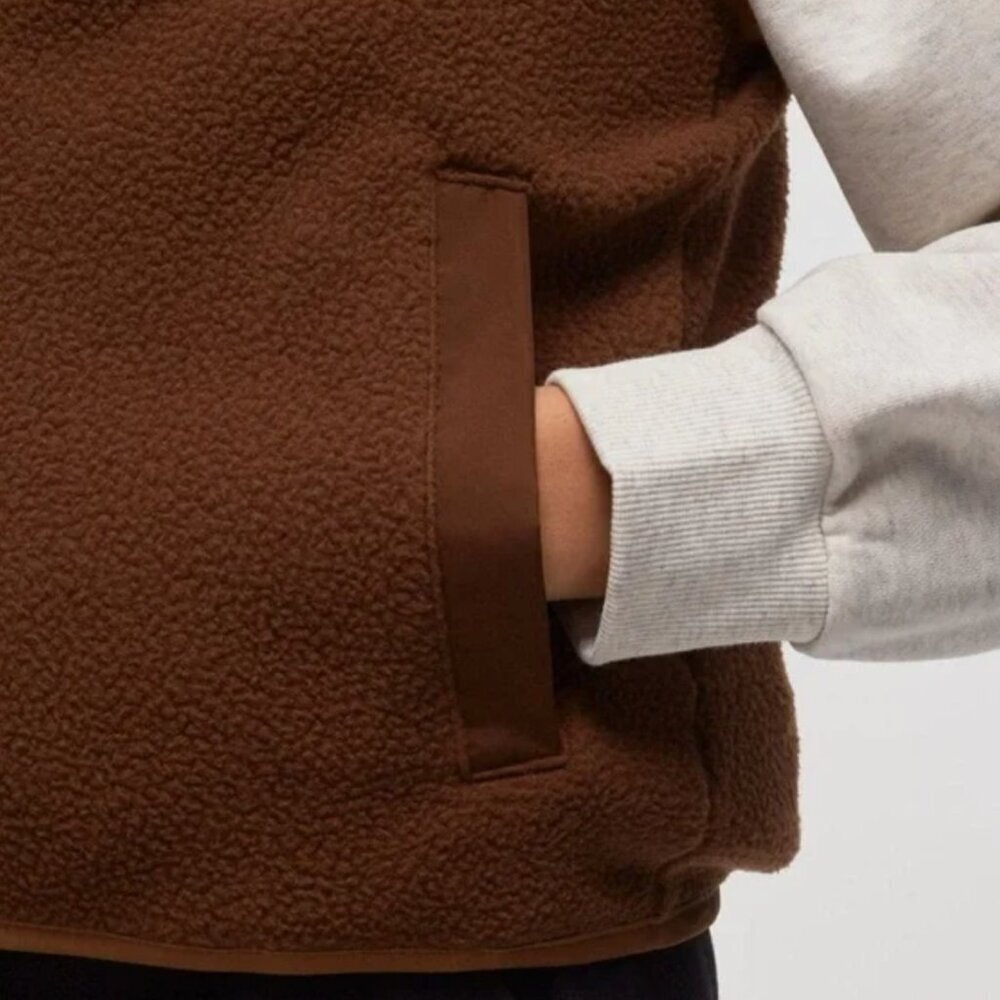 Nike Women's Sports Utility Fleece Vest, Cacao Brown, Size Medium - Picture 3 of 11